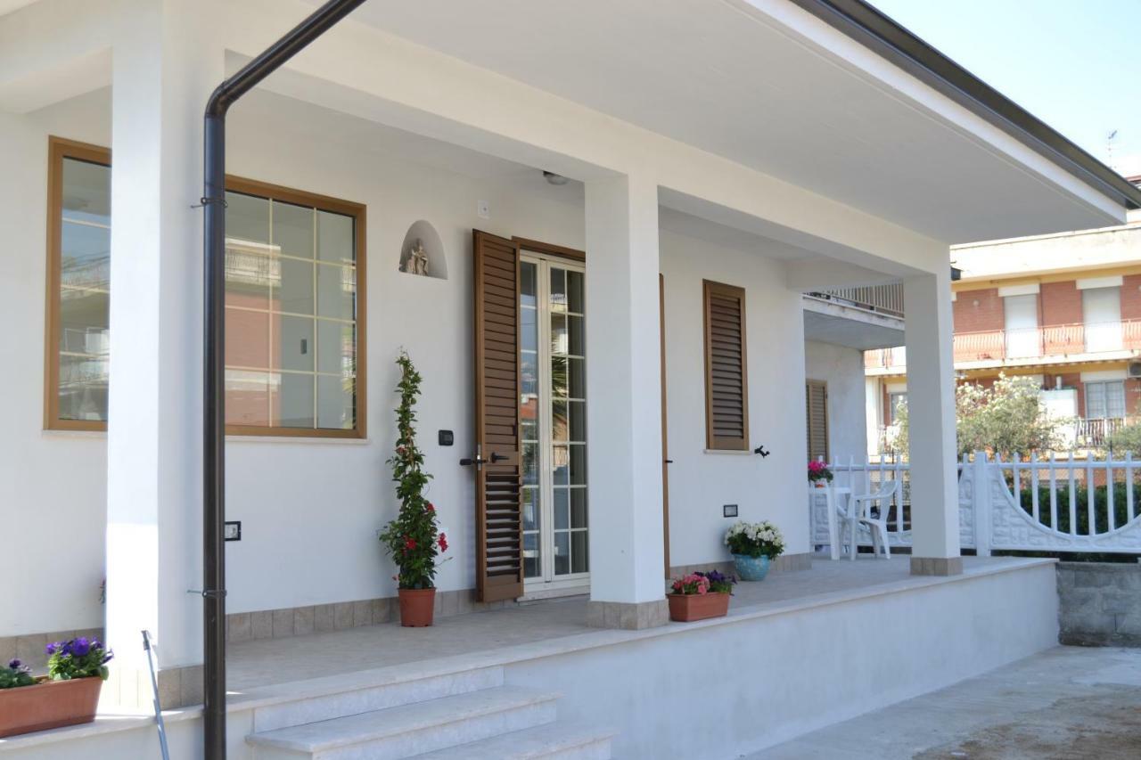 Guesthouse Holiday Formia Beach Exterior foto