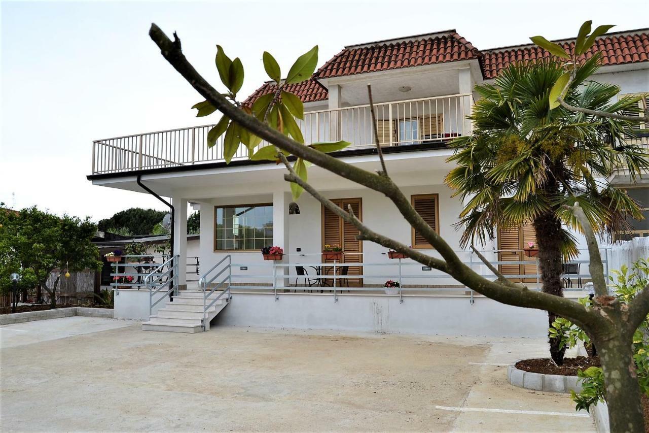 Guesthouse Holiday Formia Beach Exterior foto